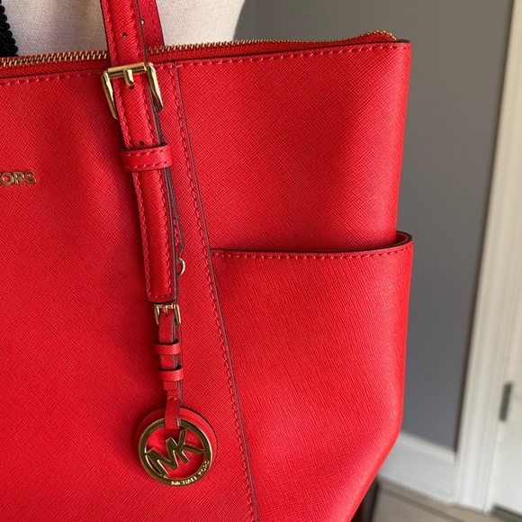 Michael Kors Vibrant Red purse - Picture 5 of 11
